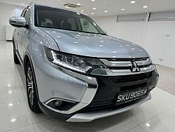 Mitsubishi Outlander 2.4 CVT AWD Sunrrof Facelift 2015 Silver Rear Entertainment